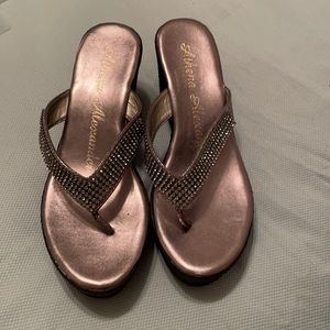 Athena Alexander Pewter sandals -size 6